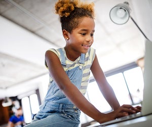 Screen time doesn't have to be a solo activity with these free, safe (no download) online games for kids to play with friends.