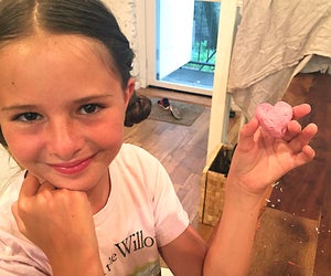 This science experiment turns out fun crafts for kids!